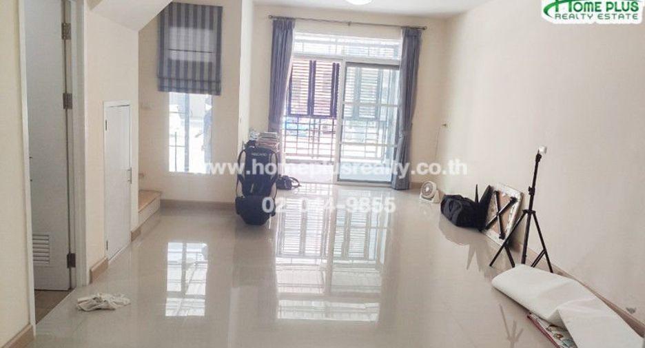 For sale 3 bedrooms townhouse in Saphan Sung, Bangkok