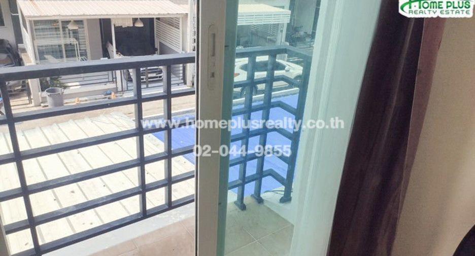 For sale 3 bedrooms townhouse in Saphan Sung, Bangkok