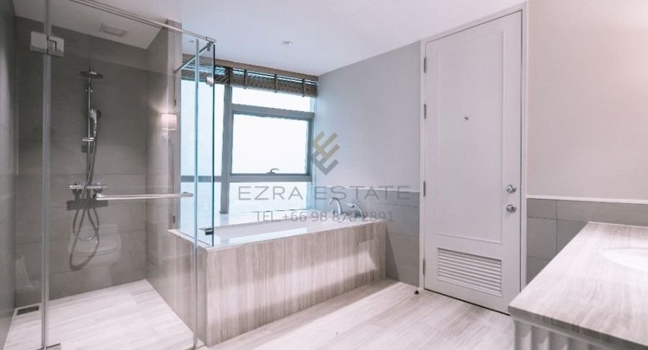 For rent 3 bedrooms condo in Pathum Wan, Bangkok