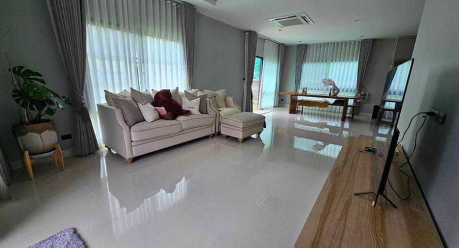 For rent 4 Beds house in Mueang Pathum Thani, Pathum Thani