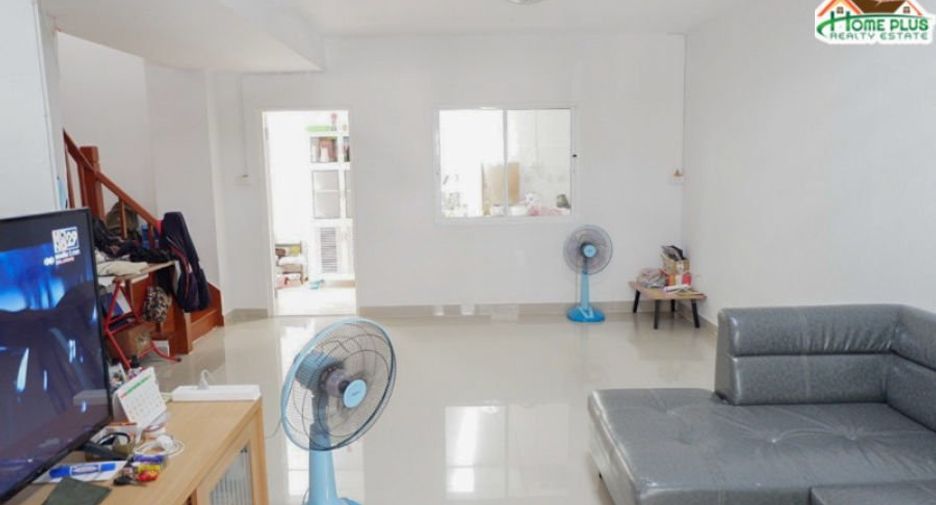 Casa adosada en venta de 3 habitaciones en Khlong Luang, Pathum Thani
