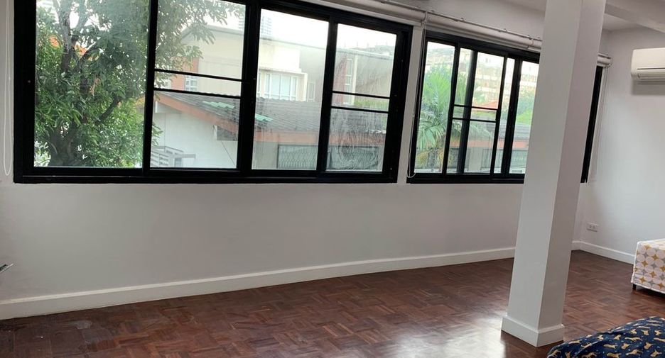 For rent 1 bed townhouse in Sathon, Bangkok