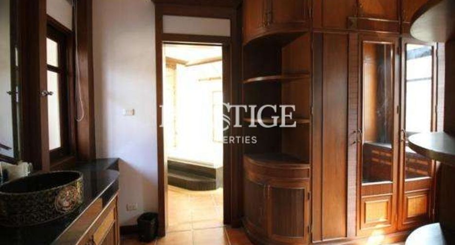 Haus zum Kauf mit 4 Zimmer in Bang Lamung, Chonburi