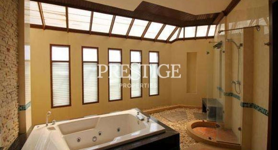 Haus zum Kauf mit 4 Zimmer in Bang Lamung, Chonburi