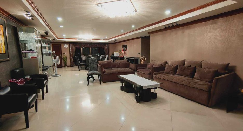 For rent 3 Beds condo in Khlong Toei, Bangkok