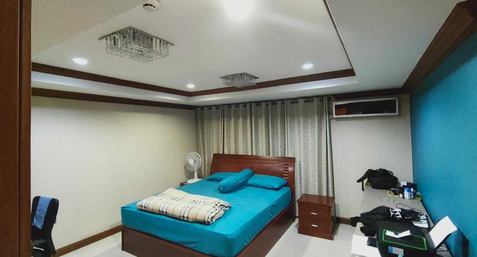 For rent 3 Beds condo in Khlong Toei, Bangkok