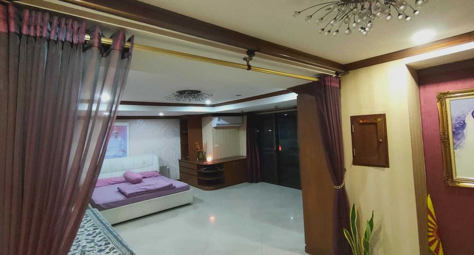 For rent 3 Beds condo in Khlong Toei, Bangkok