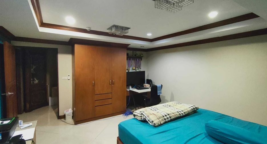 For rent 3 Beds condo in Khlong Toei, Bangkok