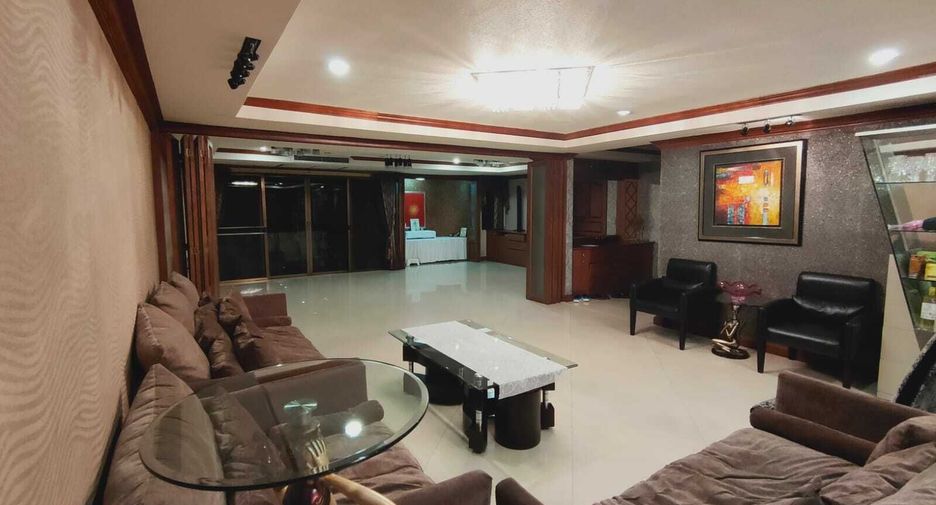 For rent 3 Beds condo in Khlong Toei, Bangkok