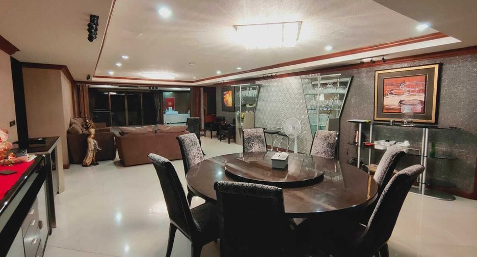 For rent 3 Beds condo in Khlong Toei, Bangkok