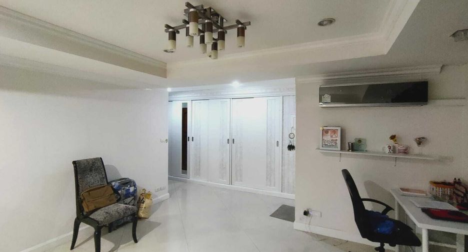 For rent 3 Beds condo in Khlong Toei, Bangkok