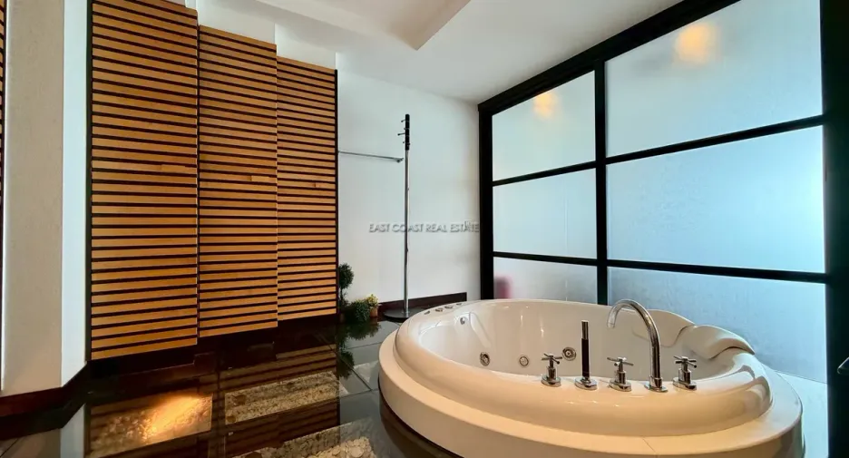 Продажа 3 спальни кондо в Na Jomtien, Паттайя