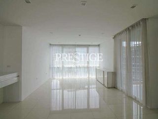 For sale 3 ベッドルーム condo in Bang Lamung, Chonburi