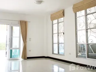 For rent 3 Beds townhouse in Lat Phrao, Bangkok