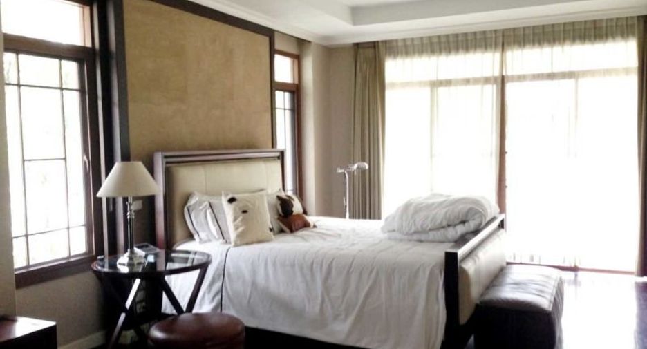 For sale 5 bedrooms house in Suan Luang, Bangkok