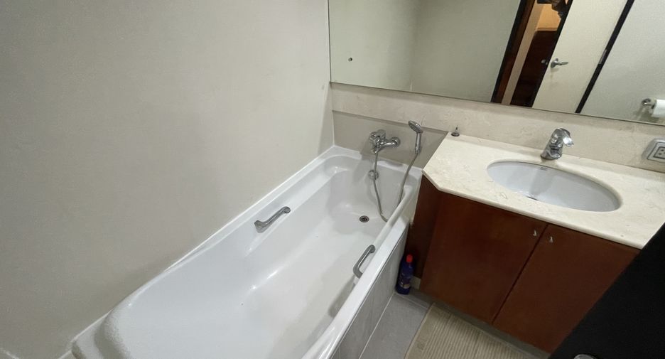 For rent 2 Beds condo in Khlong Toei, Bangkok