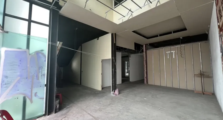 For rent retail Space in Watthana, Bangkok