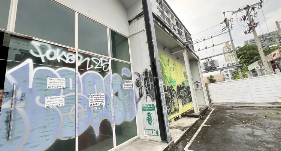 For rent retail Space in Watthana, Bangkok