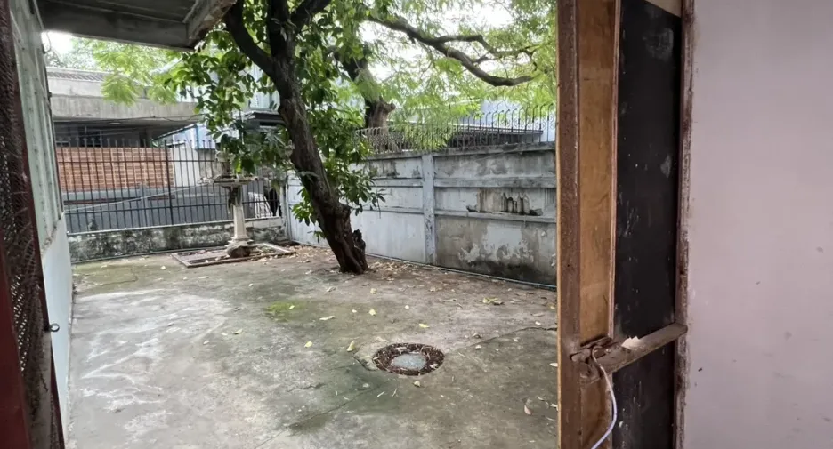 For rent retail Space in Watthana, Bangkok