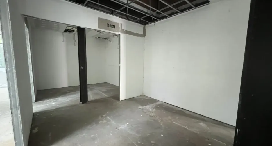 For rent retail Space in Watthana, Bangkok