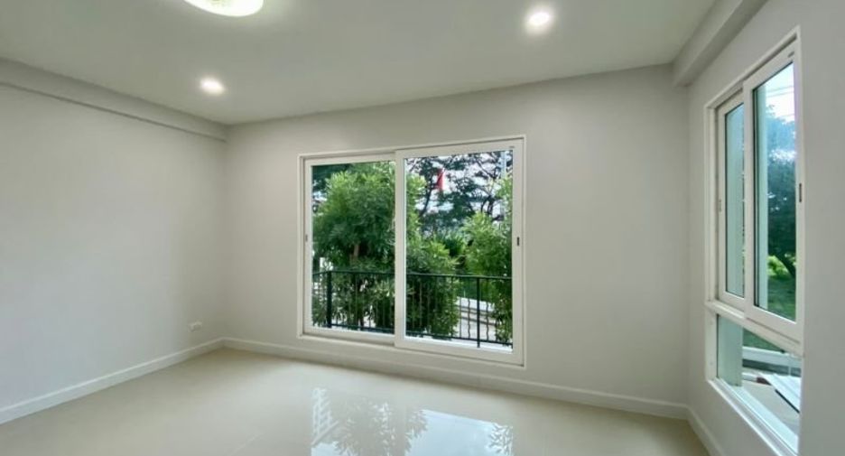 For rent 3 bedrooms townhouse in Mueang Chiang Mai, Chiang Mai