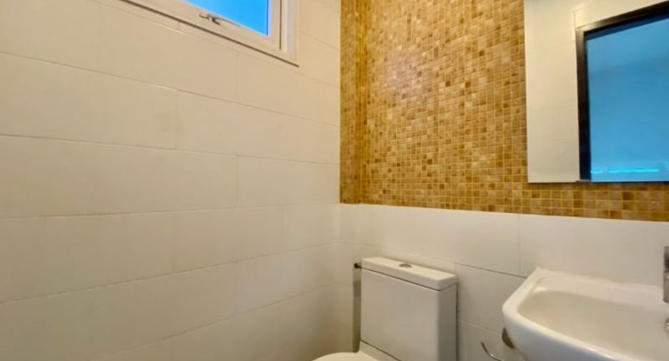 For rent 3 bedrooms townhouse in Mueang Chiang Mai, Chiang Mai