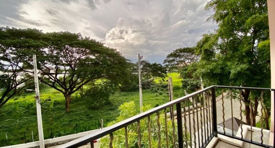 For rent 3 bedrooms townhouse in Mueang Chiang Mai, Chiang Mai