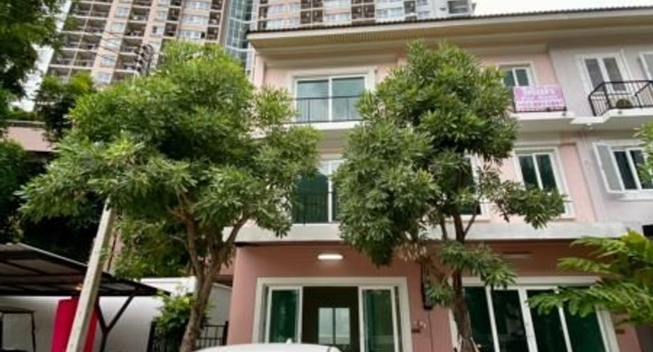 For rent 3 bedrooms townhouse in Mueang Chiang Mai, Chiang Mai