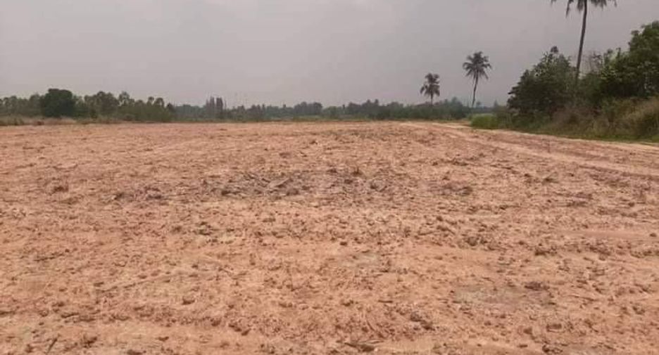 For sale studio land in Tha Yang, Phetchaburi Hipflat