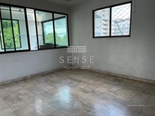 For sale そして for rent 5 ベッドルーム townhouse in Khlong Toei, Bangkok