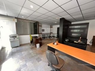 For sale そして for rent 5 ベッドルーム townhouse in Khlong Toei, Bangkok
