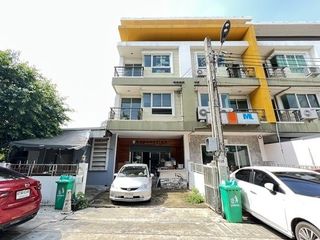 For sale 4 bed office in Saphan Sung, Bangkok
