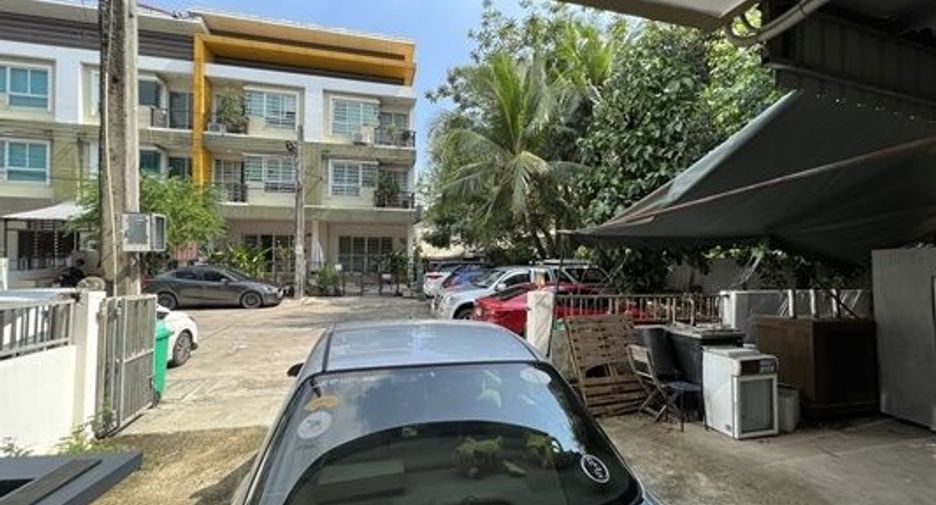 For sale 4 bed office in Saphan Sung, Bangkok