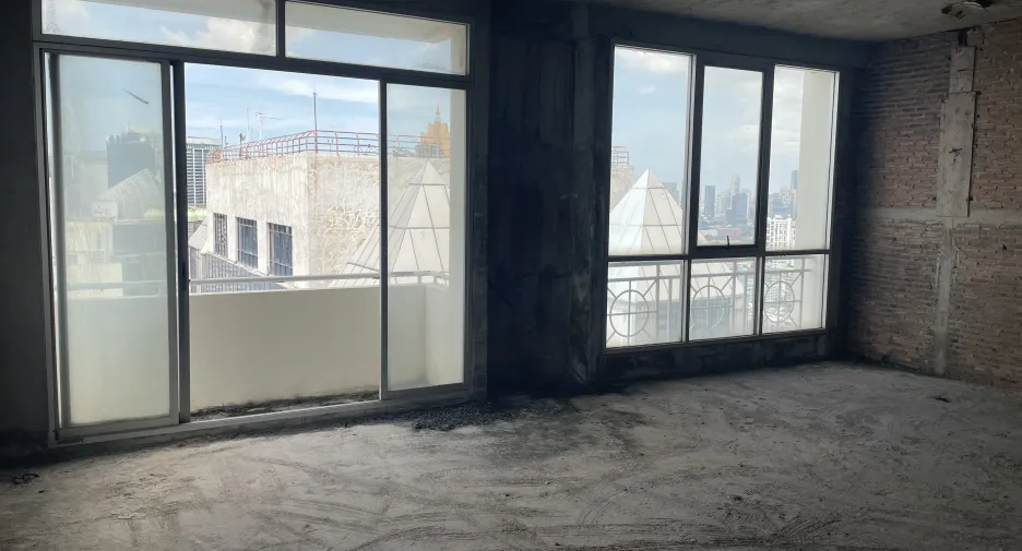 For sale 5 Beds condo in Watthana, Bangkok