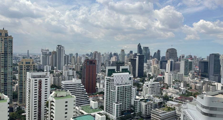 For sale 5 Beds condo in Watthana, Bangkok