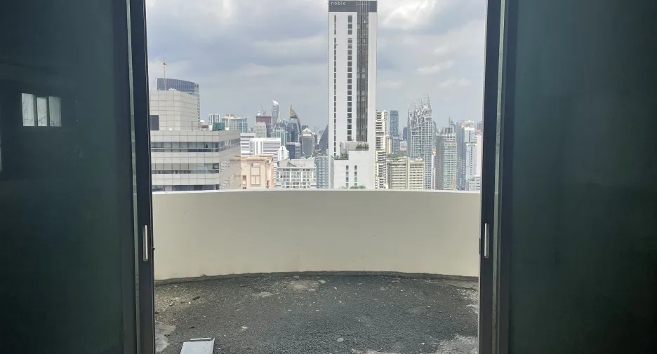 For sale 5 Beds condo in Watthana, Bangkok