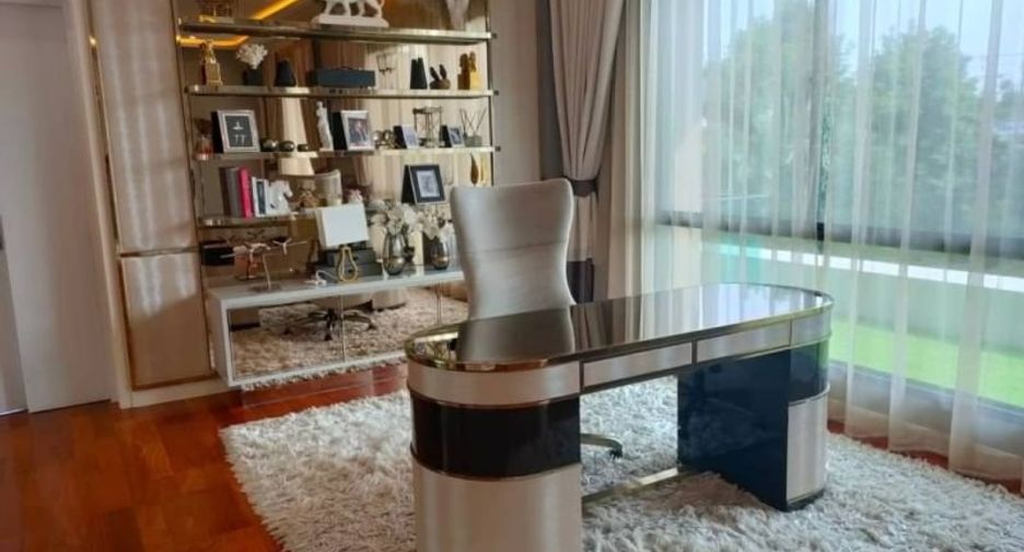 For rent 4 ベッドルーム house in Phra Nakhon, Bangkok