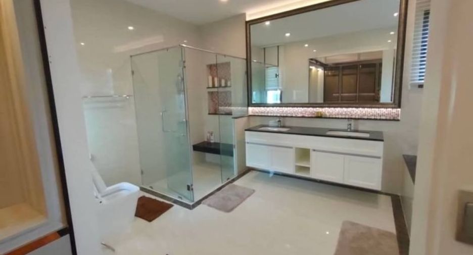 For rent 4 ベッドルーム house in Phra Nakhon, Bangkok
