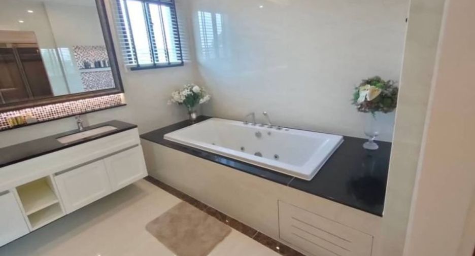 For rent 4 ベッドルーム house in Phra Nakhon, Bangkok