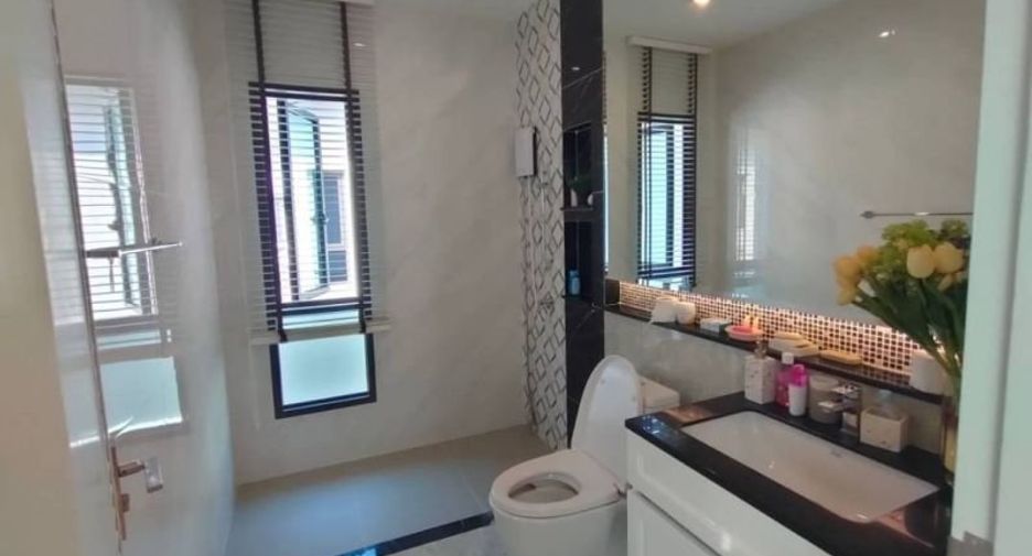 For rent 4 ベッドルーム house in Phra Nakhon, Bangkok