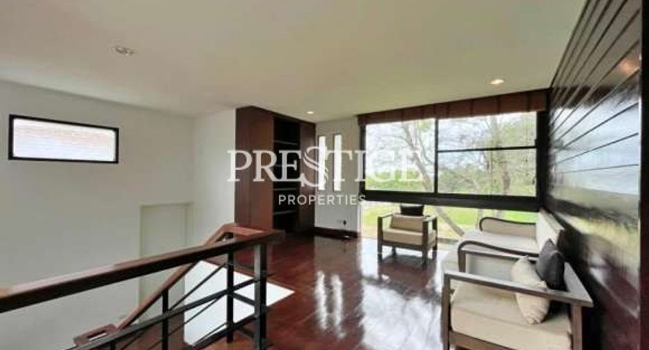For sale 4 bedrooms house in East Pattaya, Pattaya