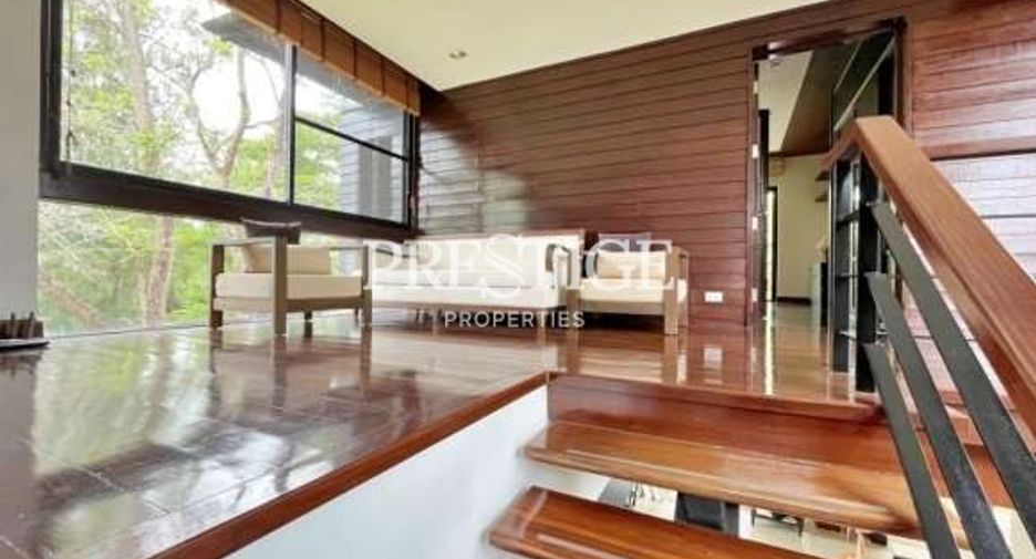 For sale 4 bedrooms house in East Pattaya, Pattaya