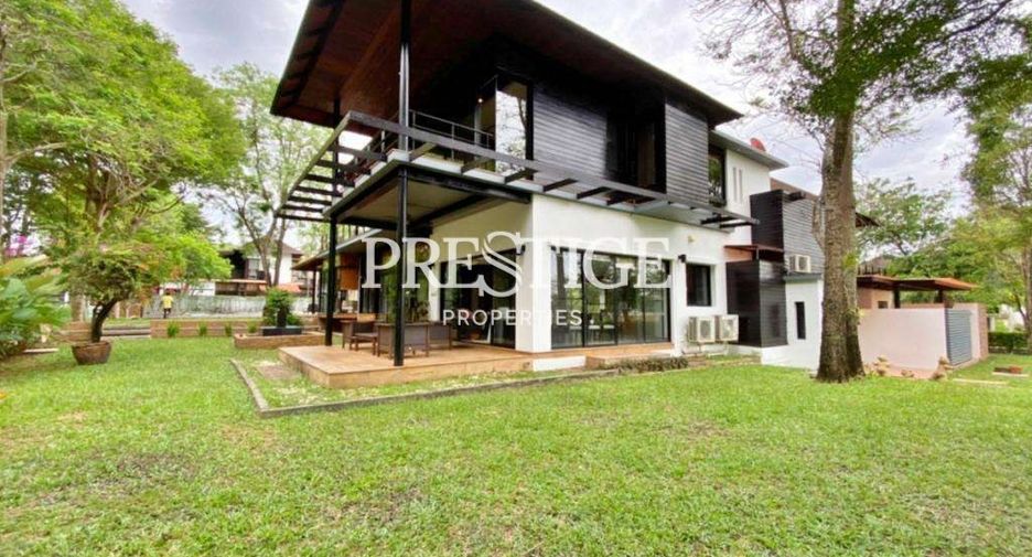 For sale 4 bedrooms house in East Pattaya, Pattaya