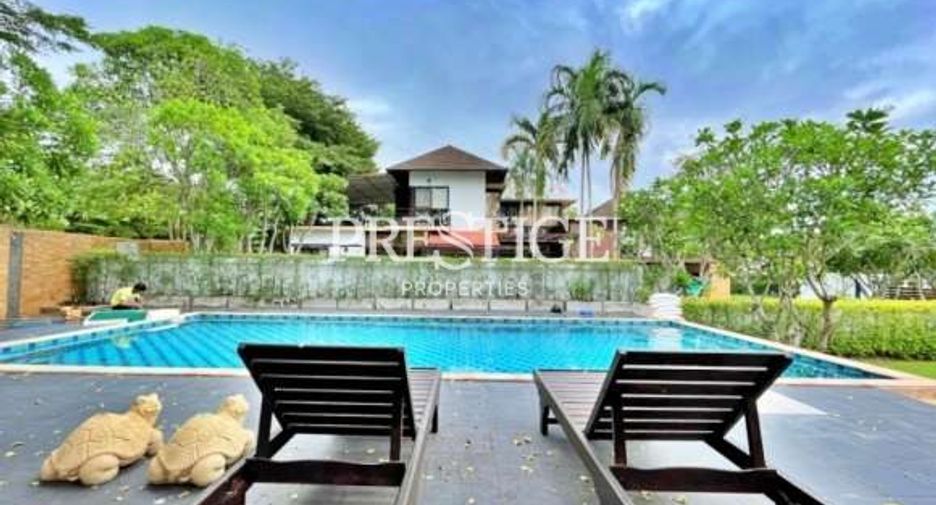 For sale 4 bedrooms house in East Pattaya, Pattaya