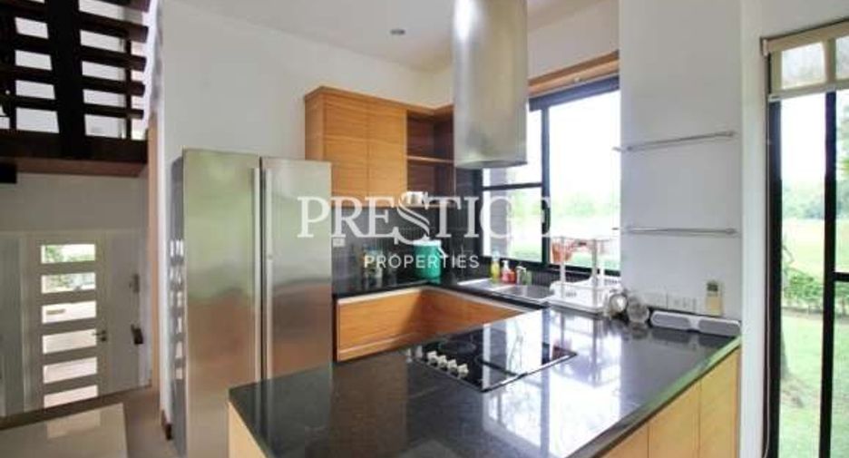 For sale 4 bedrooms house in East Pattaya, Pattaya