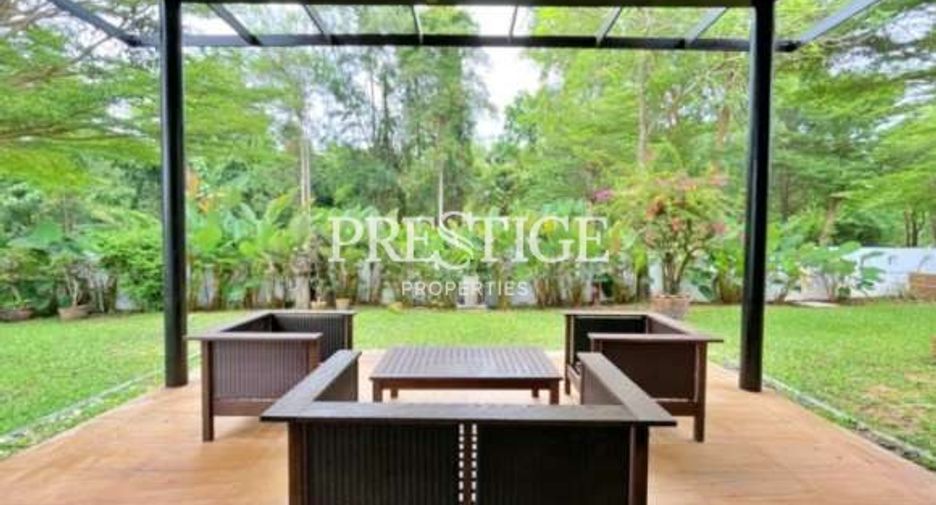 For sale 4 bedrooms house in East Pattaya, Pattaya