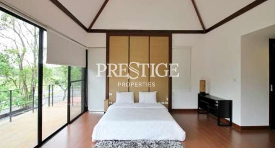 For sale 4 bedrooms house in East Pattaya, Pattaya