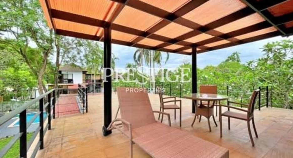 For sale 4 bedrooms house in East Pattaya, Pattaya