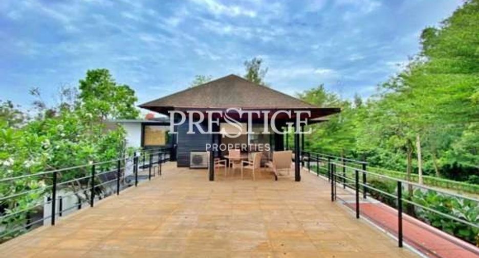 For sale 4 bedrooms house in East Pattaya, Pattaya