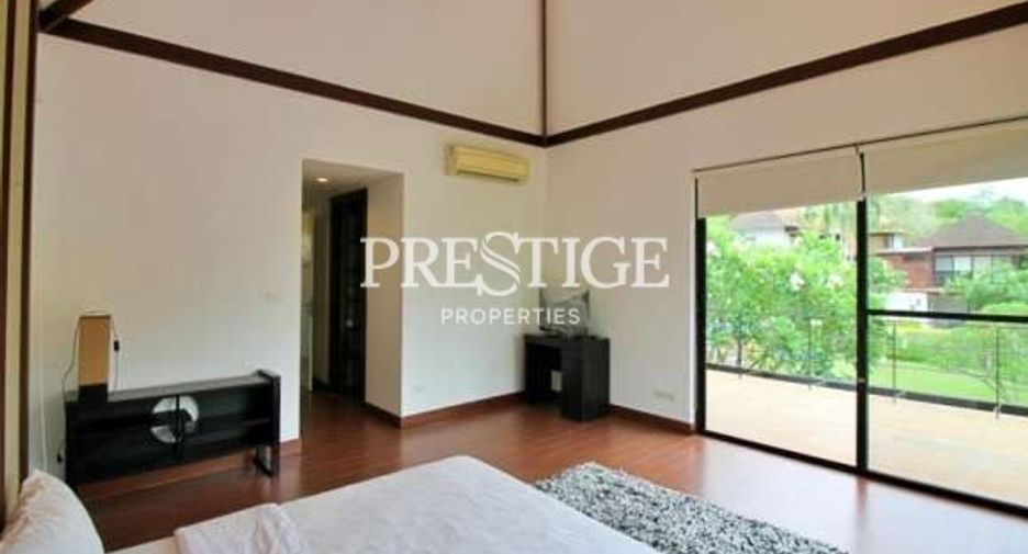 For sale 4 bedrooms house in East Pattaya, Pattaya